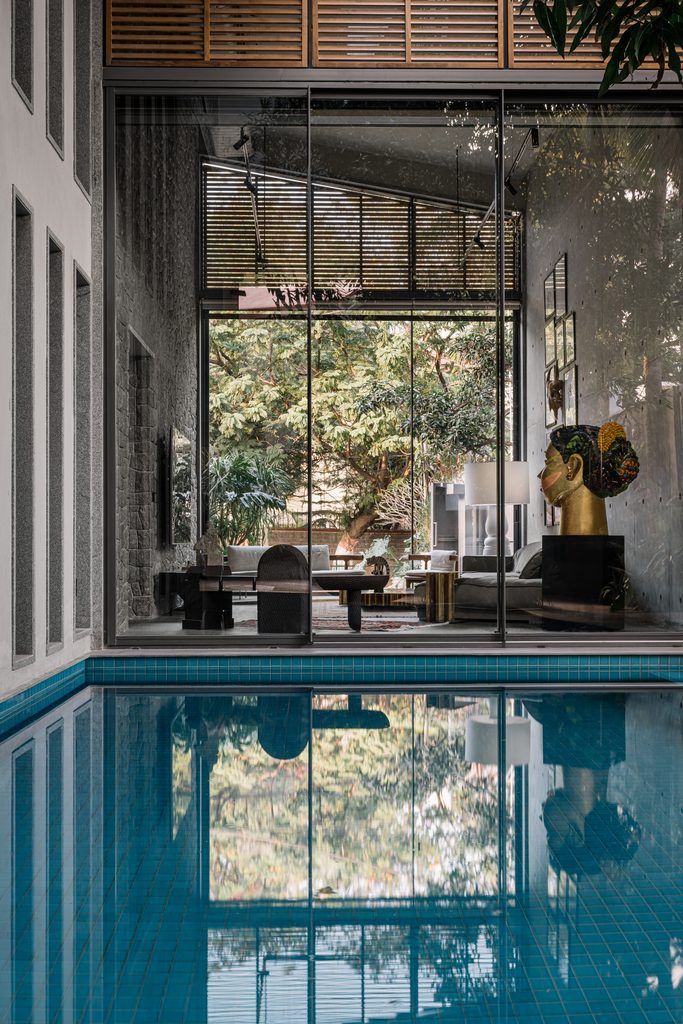 A House That Grows Around Nature 4 COCO BEANS Pool Living Room