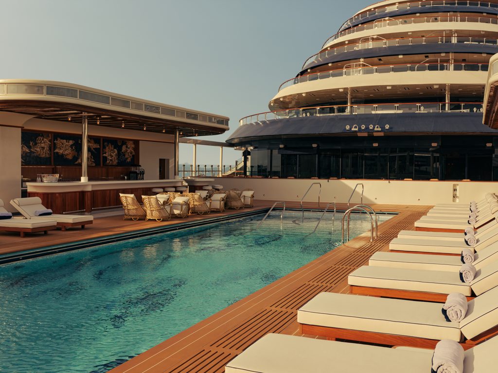 Can a Sense of Place Exist in Constant Motion? Four Seasons I Offers an Answer 6 FSI PISCINE 031