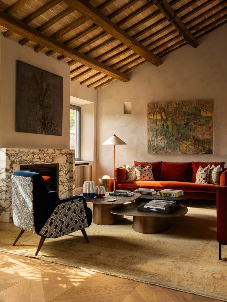 A 17th-Century Roman Building Sets the Framework for a Contemporary Interior 3 Roma 10 768x1024 1