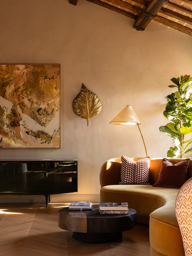 A 17th-Century Roman Building Sets the Framework for a Contemporary Interior 7 Roma 15 768x1024 1