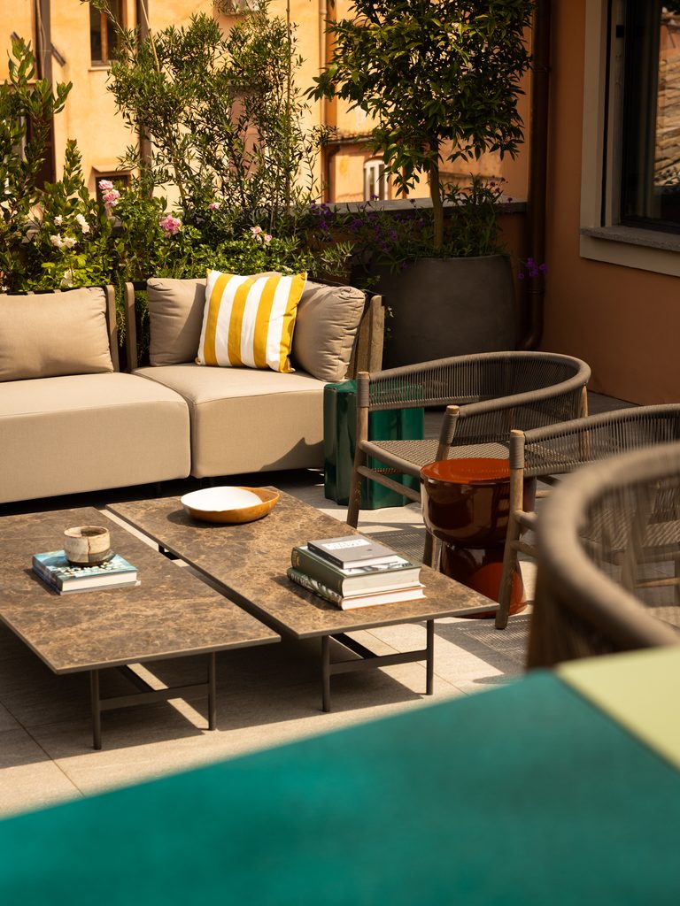 A 17th-Century Roman Building Sets the Framework for a Contemporary Interior 4 Roma 21 768x1024 1