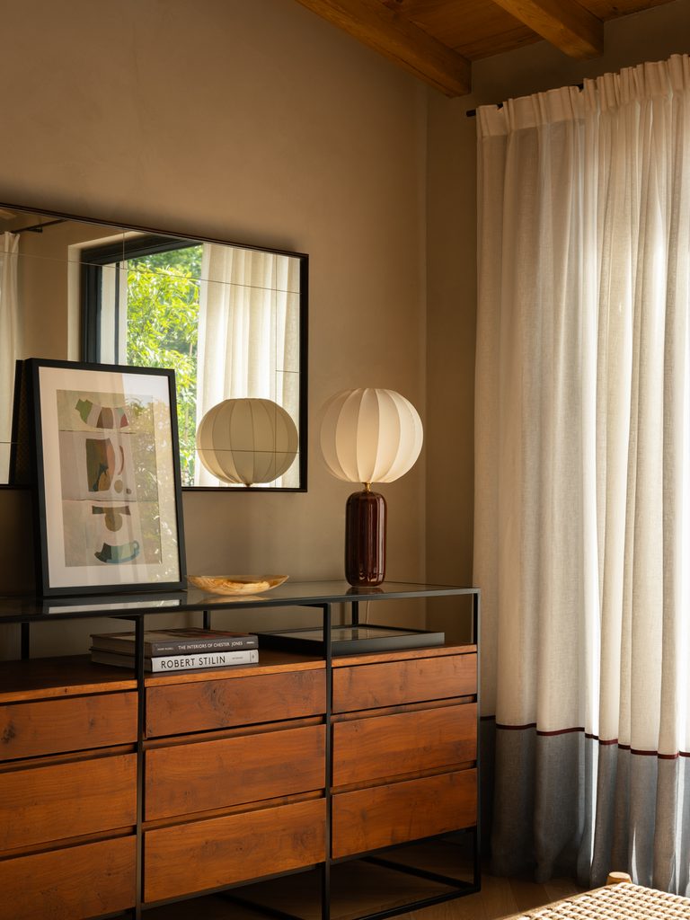 A 17th-Century Roman Building Sets the Framework for a Contemporary Interior 17 Roma 52 768x1024 1