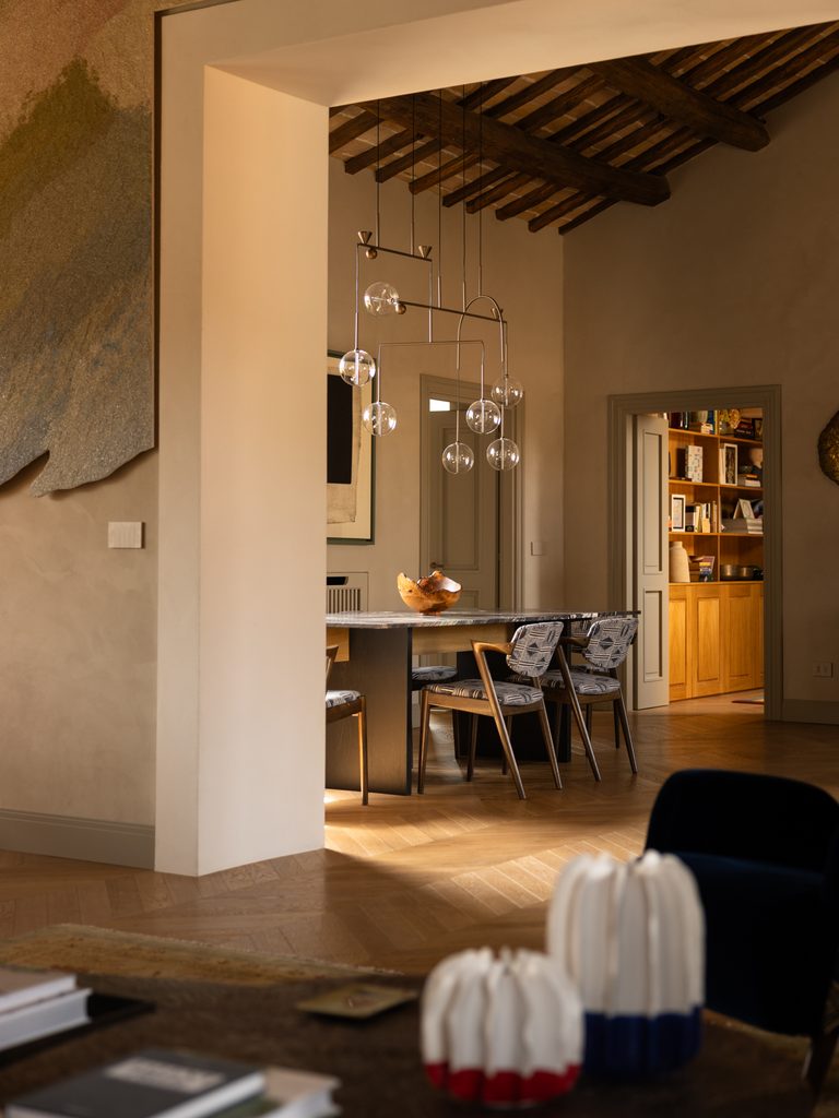 A 17th-Century Roman Building Sets the Framework for a Contemporary Interior 2 Roma 9 768x1024 1