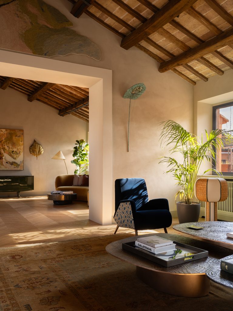 A 17th-Century Roman Building Sets the Framework for a Contemporary Interior 14 Roma12 768x1024 1
